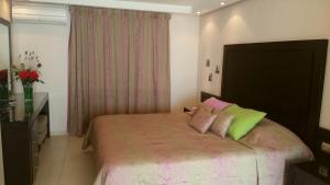 Кровать или кровати в номере Hotel Tolo