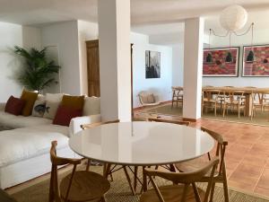 a living room with a white table and chairs at Casa El Mero in La Herradura