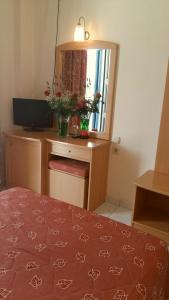 Кухня или мини-кухня в Hotel Tolo
