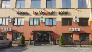 budynek z napisem "Le versoit hotel" w obiekcie Le Vashoff Hotel w Petersburgu