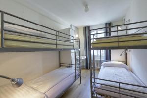 Postel nebo postele na pokoji v ubytování Alplodge
