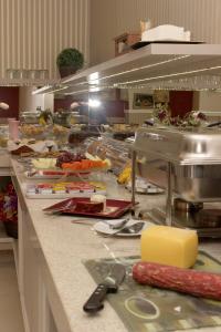 a buffet line in a restaurant with food on it at Hotel Palace Frederico in Frederico Westphalen