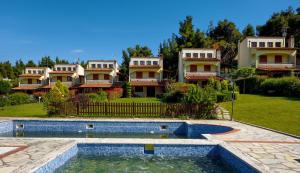 Bazén v ubytovaní Sani Beach Villa alebo v jeho blízkosti