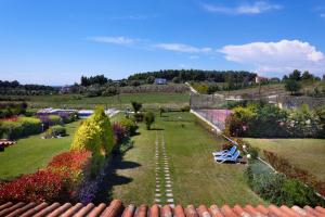 Vonkajšia záhrada v ubytovaní Sani Beach Villa