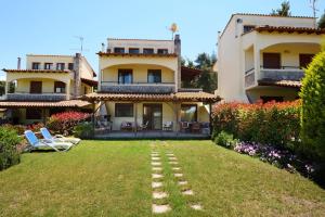 Vonkajšia záhrada v ubytovaní Sani Beach Villa