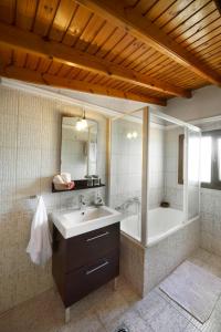 Koupelna v ubytování Sani Beach Villa