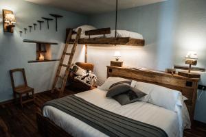 a bedroom with two bunk beds and a ladder at Lous Escartoun in Pragelato