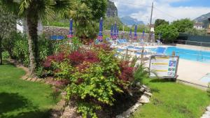 Bazén v ubytování Hotel Villa Claudia nebo v jeho okolí
