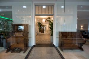 De lobby of receptie bij Atlas Hotel