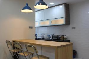 Η κουζίνα ή μικρή κουζίνα στο Pulau Ketam D'island beds&cafe