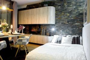 Postel nebo postele na pokoji v ubytování Brunetti Design Apartment