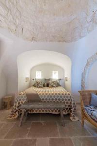 A bed or beds in a room at Tenuta del Lauro