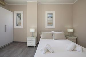Postel nebo postele na pokoji v ubytování Demargia Villa C - Loft Apartment in Zakynthos Town