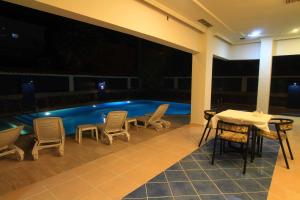 Бассейн в Marigold Otel или поблизости