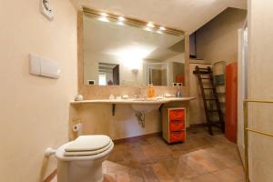 Kúpeľňa v ubytovaní JOIVY Apt on the Coast of Portofino with Lovely View + 25 fotografií