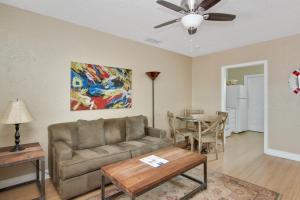 Area soggiorno di Beach Place Guesthouses
