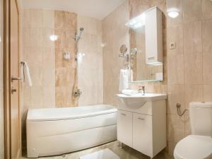Koupelna v ubytování ApartHotel Belvedere Residence Becici Budva