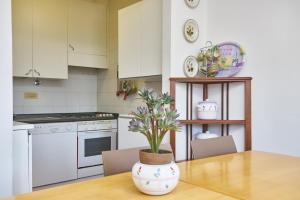 Kuchyň nebo kuchyňský kout v ubytování Appartamento Via dei Lecci - Residence Sant'Anna