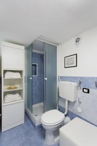 A bathroom at Maqueda Apartments Még 33 kép