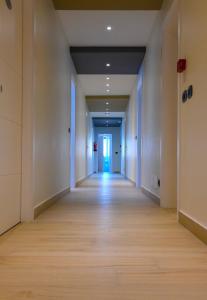 an empty hallway in an office building at Hotel Ristorante Fortuna in Cavallino-Treporti