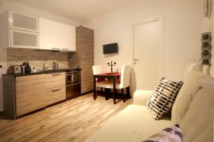 A kitchen or kitchenette at Ventodestate