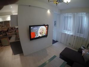 A television and/or entertainment center at Wyspa Uznam - Plac Wolności