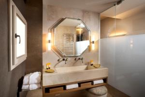 Hotel Palazzo Manfredi – Small Luxury Hotels of the World的一间浴室