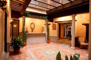 an indoor patio with plants in a building at Eurico in Toledo