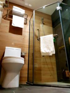 Koupelna v ubytování Qlio Hotel
