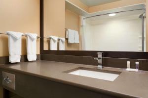 Koupelna v ubytování Days Inn & Suites by Wyndham Brandon