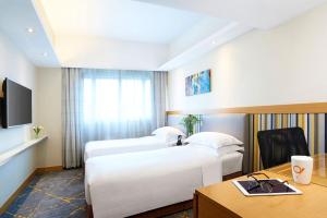 A bed or beds in a room at The Cityview - Chinese YMCA of Hong Kong