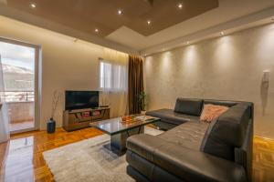 TV a/nebo společenská místnost v ubytování Apartments Danigo
