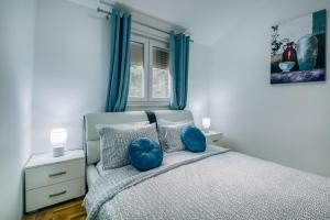 Postel nebo postele na pokoji v ubytování Apartments Danigo