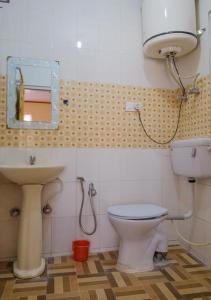 Bilik mandi di Hotel Chachoo Palace