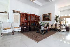 Area tempat duduk di Villa Sri Manganti