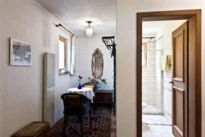 A bathroom at Studio in Chasa Quirin