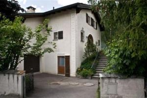 The building in which Az apartmant is located