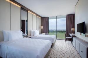 Postel nebo postele na pokoji v ubytování Wyndham Opi Hotel Palembang