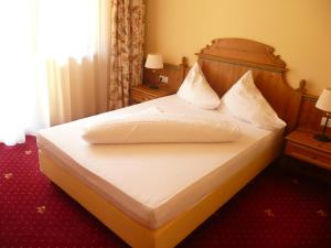 Łóżko lub łóżka w pokoju w obiekcie Hotel Gasthof Brücke