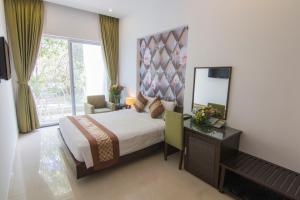 Postel nebo postele na pokoji v ubytování Ngoc Linh Luxury Hotel
