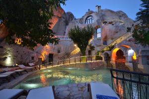 Bazén v ubytování Cappadocia Gamirasu Cave Hotel nebo v jeho okolí