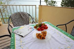 Galeriebild der Unterkunft Apartments by the sea Starigrad Paklenica in Tribanj-Krušćica