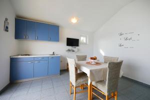Galeriebild der Unterkunft Apartments by the sea Starigrad Paklenica in Tribanj-Krušćica