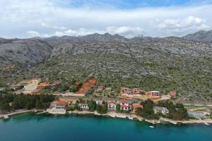 Galeriebild der Unterkunft Apartments by the sea Starigrad Paklenica in Tribanj-Krušćica