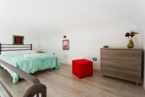A bed or beds in a room at Maqueda Apartments