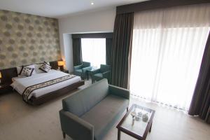 Postel nebo postele na pokoji v ubytování Ngoc Linh Luxury Hotel