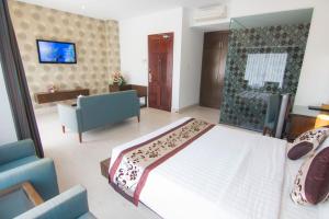 Postel nebo postele na pokoji v ubytování Ngoc Linh Luxury Hotel