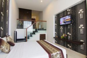 Postel nebo postele na pokoji v ubytování Ngoc Linh Luxury Hotel