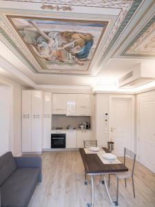 Χώρος καθιστικού στο Opera Arte Suite Apartments