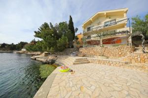 Galeriebild der Unterkunft Apartments by the sea Starigrad Paklenica in Tribanj-Krušćica